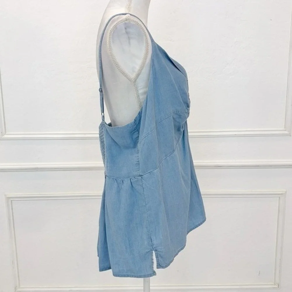 Old Navy Chambray‎ Tank Top Women 2X Light Blue Plus Size Smocked Summer Coastal